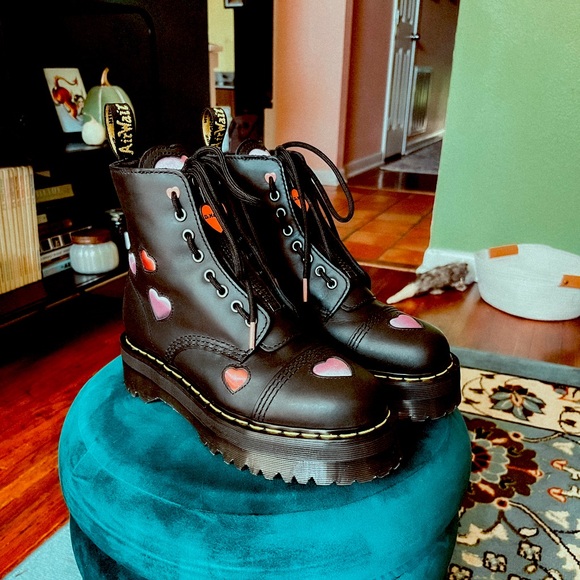Dr. Martens Sinclair Hearts Platform Boot - Size US women’s 8 - Picture 4 of 5